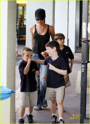 Click to view full size image
==============
victoria-beckham-dresses-down-01.jpg victoria-beckham-dresses-down-01.jpg