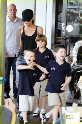 Click to view full size image
==============
victoria-beckham-dresses-down-05.jpg victoria-beckham-dresses-down-05.jpg