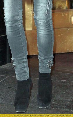 Click to view full size image
==============
victoria-beckham-021710-5.jpg victoria-beckham-021710-5.jpg