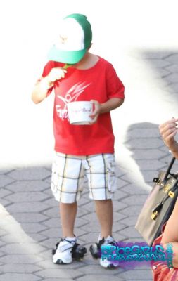 Click to view full size image
==============
SGFB_Universal_Studios0008.jpg SGFB_Universal_Studios0008.jpg