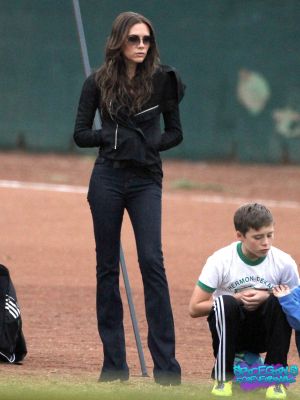 Click to view full size image
==============
SGFB_Los_Angeles00028.jpg SGFB_Los_Angeles00028.jpg