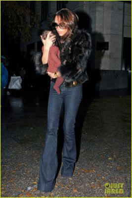 Click to view full size image
==============
victoria-beckham-harper-jfk-06.jpg victoria-beckham-harper-jfk-06.jpg