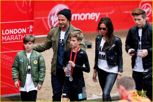 Click to view full size image
==============
beckham-family-romeo-london-marathon-10.jpg beckham-family-romeo-london-marathon-10.jpg