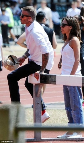 Click to view full size image
==============
SGFB_Londres00018.jpg SGFB_Londres00018.jpg