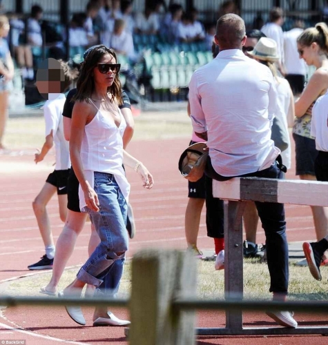 Click to view full size image
==============
SGFB_Londres00027.jpg SGFB_Londres00027.jpg