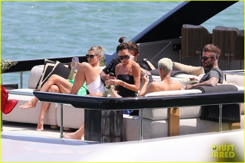 Click to view full size image
==============
SGFB_Miami00007.jpg SGFB_Miami00007.jpg