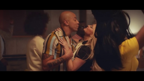 Click to view full size image
==============
SGFB_YoureAlINeedtoGetBy00464.jpg SGFB_YoureAlINeedtoGetBy00464.jpg