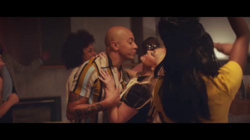 Click to view full size image
==============
SGFB_YoureAlINeedtoGetBy00466.jpg SGFB_YoureAlINeedtoGetBy00466.jpg