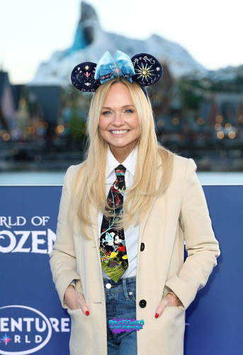 Click to view full size image
==============
SGFB_Disneyland00005.jpg SGFB_Disneyland00005.jpg