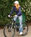 SGFB_Geri_Halliwell_biking_in_London00014.jpg