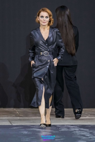 Click to view full size image
==============
SGFB_Paris00016.jpg SGFB_Paris00016.jpg