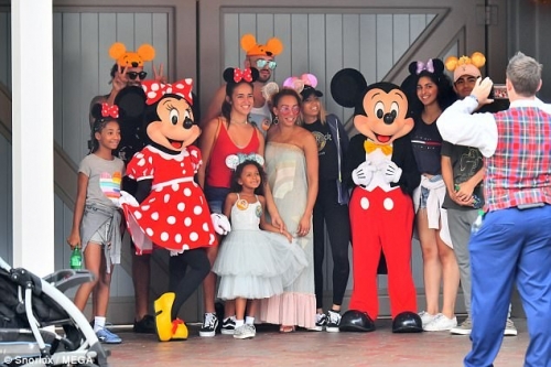 Click to view full size image
==============
SGFB_Disney00012.jpg SGFB_Disney00012.jpg