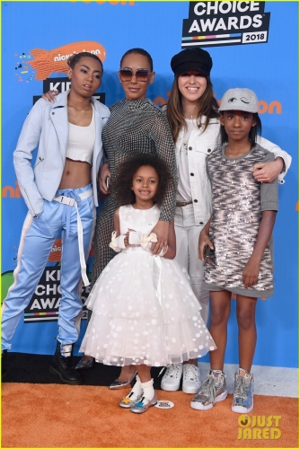 Click to view full size image
==============
SGFB_KCA00004.jpg SGFB_KCA00004.jpg