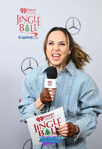 Click to view full size image
==============
SGFB_IHeartRadio00008.jpg SGFB_IHeartRadio00008.jpg