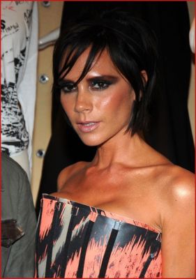 Click to view full size image
==============
bergdorf-goodman-celebrates-fashions-night-out5.jpg bergdorf-goodman-celebrates-fashions-night-out5.jpg