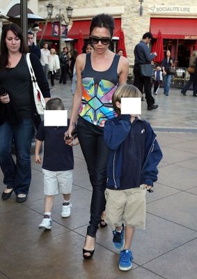 gallery_enlarged-victoria-beckham-sons-the-grove-phtoos-01072010-016_.jpg