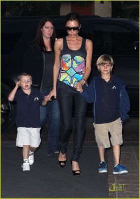 victoria-beckham-family-feature-06.jpg