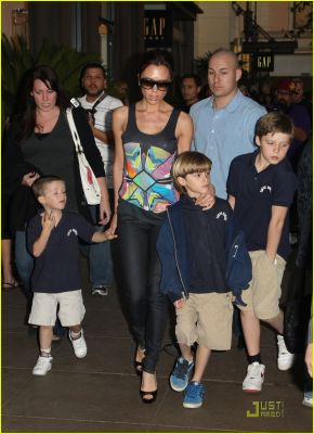 Click to view full size image
==============
victoria-beckham-family-feature-25.jpg victoria-beckham-family-feature-25.jpg