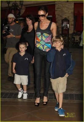 victoria-beckham-family-feature-26.jpg