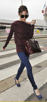 Victoria_Beckham_heathrow_airport_045_122_671lo_(11).jpg