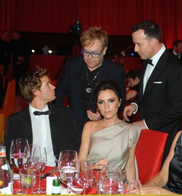 Click to view full size image
==============
Victoria_Beckham_Elton_John497.jpg Victoria_Beckham_Elton_John497.jpg