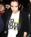 Victoria_Beckham_2010-02-12_-_At_MBFW_in_NY_5250_122_1059lo_(1).jpg