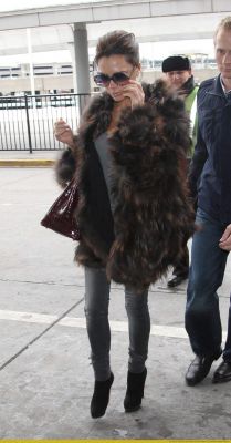 Victoria_Beckham_JFK_LAX_airport580.jpg