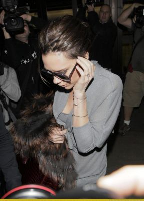 Victoria_Beckham_JFK_LAX_airport598.jpg