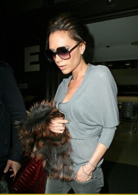 Victoria_Beckham_JFK_LAX_airport604.jpg