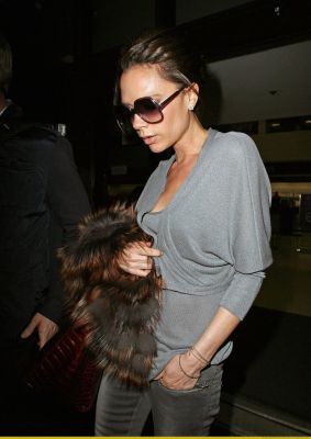 Victoria_Beckham_JFK_LAX_airport605.jpg