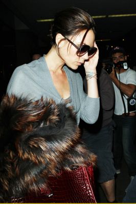 Victoria_Beckham_JFK_LAX_airport640.jpg