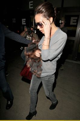 Victoria_Beckham_JFK_LAX_airport647.jpg