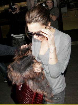 Victoria_Beckham_JFK_LAX_airport673.jpg