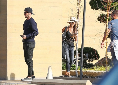 Click to view full size image
==============
32DCC5D700000578-3524595-Nothing_to_see_here_The_couple_attempted_to_go_low_key_as_they_e-a-171_1459867014093.jpg 32DCC5D700000578-3524595-Nothing_to_see_here_The_couple_attempted_to_go_low_key_as_they_e-a-171_1459867014093.jpg