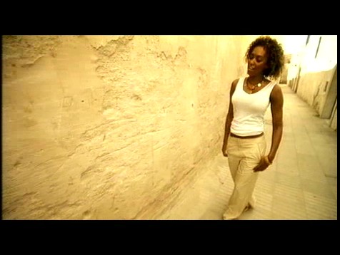 lullaby_clipe_(31).jpg lullaby_clipe_(31).jpg