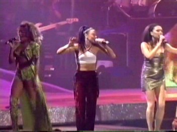 Istanbul_13_Love_Thing_(228).jpg Istanbul_13_Love_Thing_(228).jpg