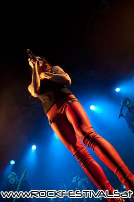 Click to view full size image
==============
27_Melanie_C.jpg 27_Melanie_C.jpg