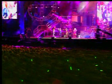 Wembley_03_Who_Do_You_Think_You_Are_(200).jpg Wembley_03_Who_Do_You_Think_You_Are_(200).jpg